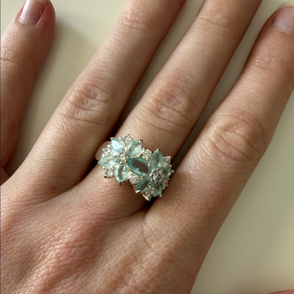 Elegant Silver Floral Ring
